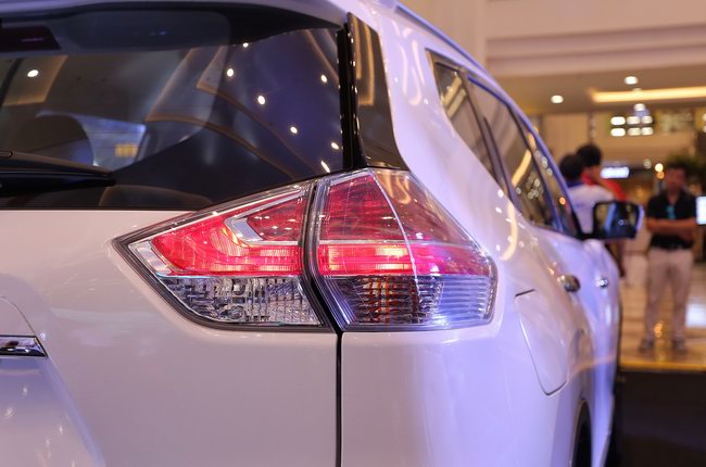 Nissan X-Trail Premium L cạnh tranh CX-5 bằng cách nâng cấp gia tăng phụ kiện